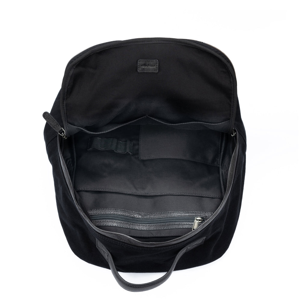 K0023AB | Zaino Porta Notebook in Canvas/Vera Pelle, pieno fiore, volanata - Colore Nero. Accessori Nickel Anticato, Chiusura con lampo. Dimensioni: cm 29 x 40 x15. Confezione: Sacchetto Tnt - drollido